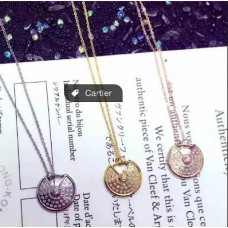 Amulette de Cartier gyémánt nyaklánc sárgaaranyban, fehérarany és rozéarany