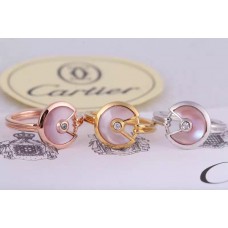 Amulette de Cartier Rózsaszín Opál Gyűrű Gyémánttal Sárgaaranyban Fehérarany és Rózsaszínaranyban