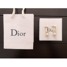 Christian Dior egyszerű fehér gyöngy medál sárgaarany téglalap alakú keretes fülbevaló Dubaiban