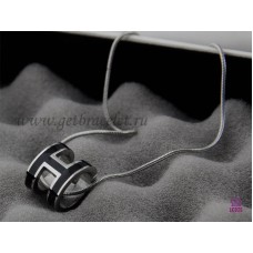 Hermés 3D Pop „H” logós kígyócsont színű fekete nyaklánc fehéraranyban