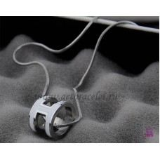 Hermés 3D Pop „H” logós kígyócsont színű nyaklánc fehéraranyban