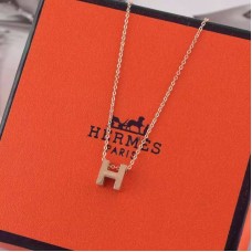 Hermès „H” nyaklánc rózsaszín aranyból