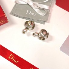 Christian Dior Tribales aszimmetrikus sárgaréz, lédús alakú díszítésű fehér gyöngy CD fülbevaló