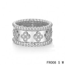 Van Cleef Arpels lóhere gyűrű fehér színben, kerek gyémántokkal