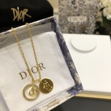 Christian Dior Kezdőlap CD logóval kirakott gyémántokkal díszített kör fehér MOP csillag dupla medálok sárgaarany nyaklánc