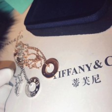 Tiffany Atlas áttört kör medál gyémántokkal kirakott nyaklánc ékszer