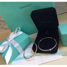 Tiffany Fleur de Lis Liliaceous díszítésű női gyémántokkal díszített ezüst/rózsaarany karkötő