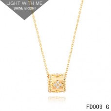 Van Cleef Arpels Perlee lóhere medál nyaklánc sárgaarany gyémántokkal