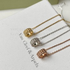 Van Cleef Arpels Perlee gyöngy nyaklánc 3 soros sárgaarany/rozéarany/fehérarany