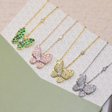 Van Cleef Arpels két pillangós medál gyémántokkal