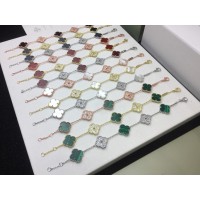 Van Cleef Arpels Alhambra karkötő 5 motívummal és gyöngyház gyémánttal