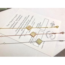 Van Cleef Arpels Alhambra karkötő sárgaarany gyöngyházzal