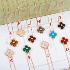 Van Cleef Arpels Alhambra medál rózsa arany gyémánttal