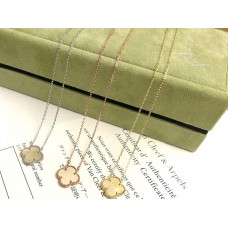 Van Cleef Arpels Alhambra medál sárgaarany gyöngyházzal