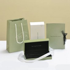  Van Cleef Arpels karkötő doboz